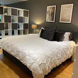 https://apt-city-centre-modern-studio-westone.yorkshirehotels.net
