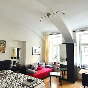 https://hundred-water-apartment-nearby-s-city-center-free.vienna-besthotels.com